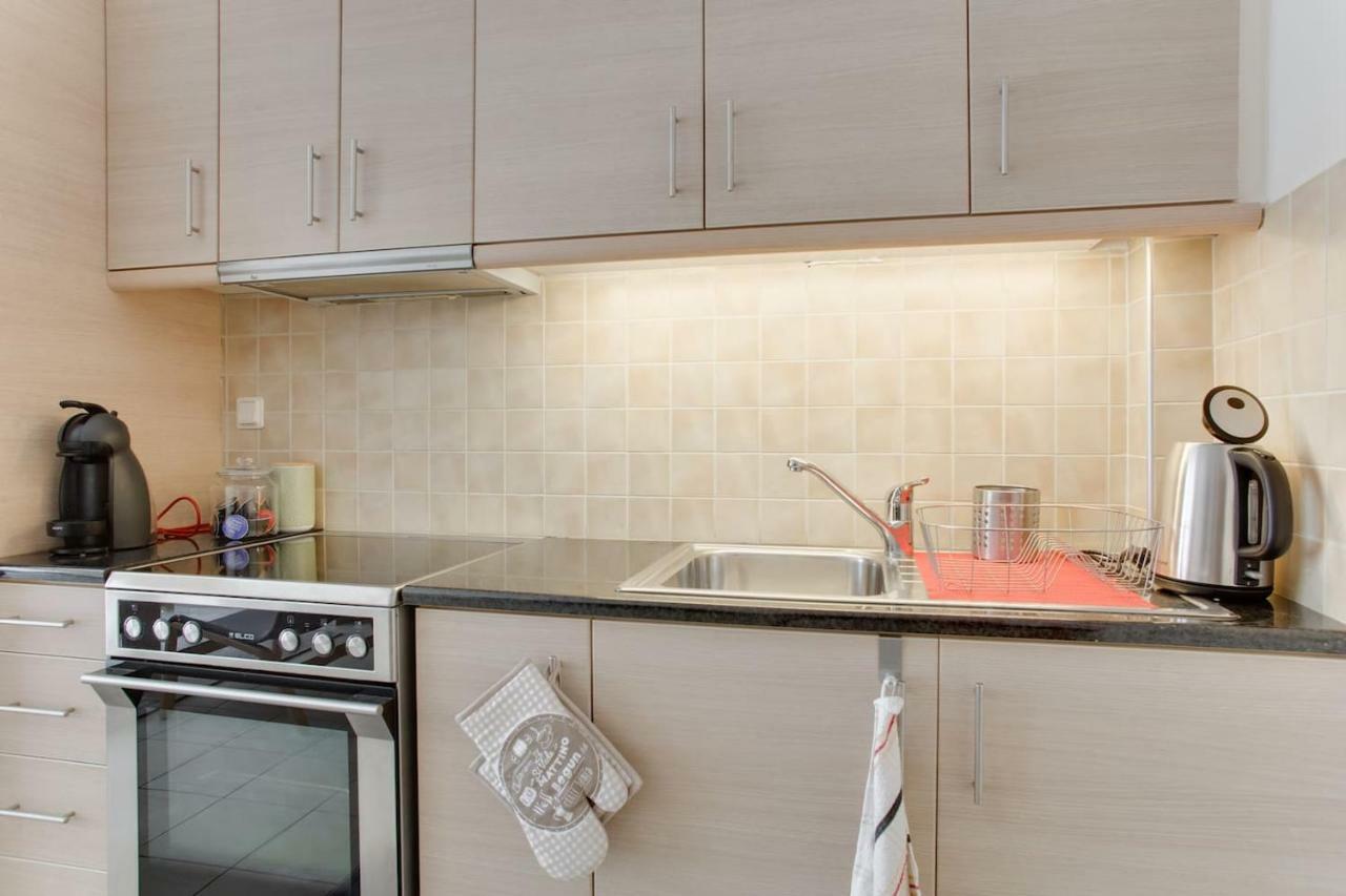 Melina'S Apartment By The Tube เอเธนส์ ภายนอก รูปภาพ